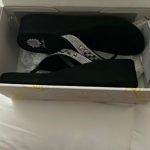 Black heeled flip flops size 10